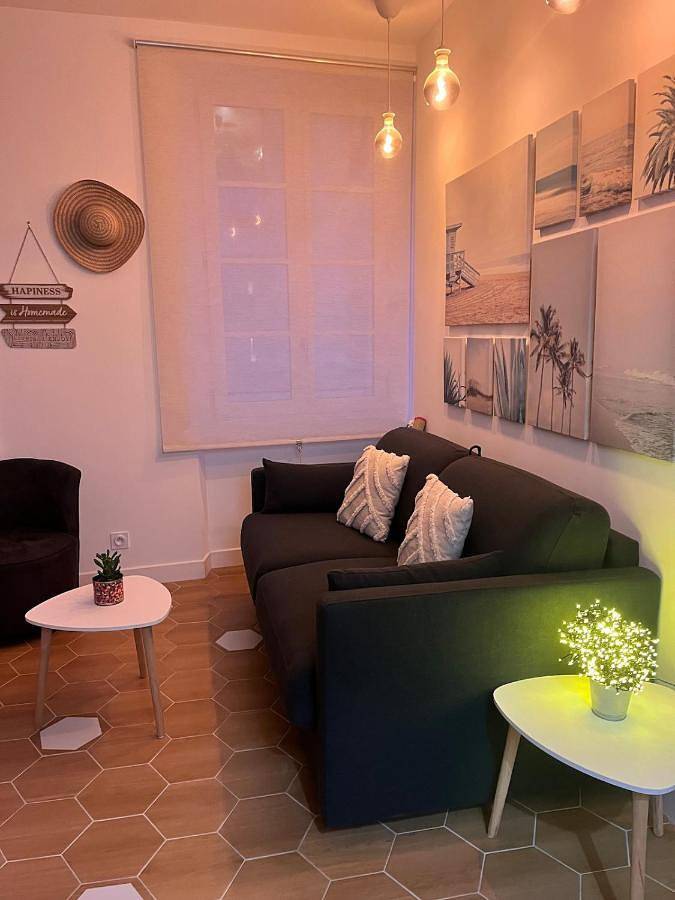 Appartement entier, One-Bedroom Apartment in Toulon, Côte méditerranéenne (France)