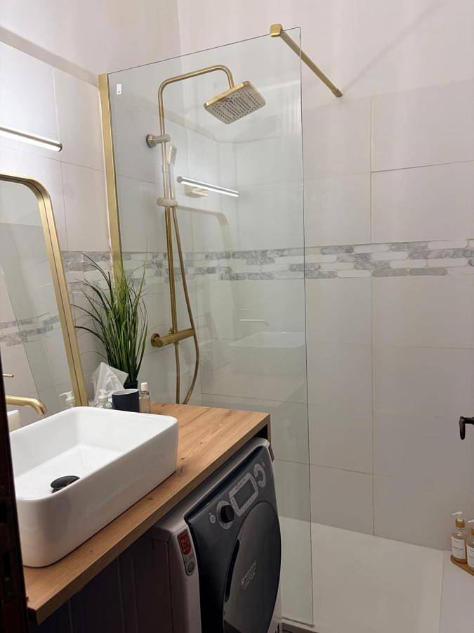 Appartement entier, One-Bedroom Apartment in Le Beausset, Côte méditerranéenne (France)