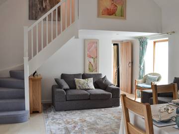 Log Cabin for 4 People in Carmarthenshire, South-Wales, Photo 4