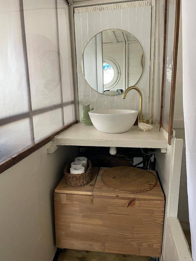 Bateau pour 2 personnes, avec vue ainsi que terrasse et vue sur le lac dans les Pays de la Loire - 3