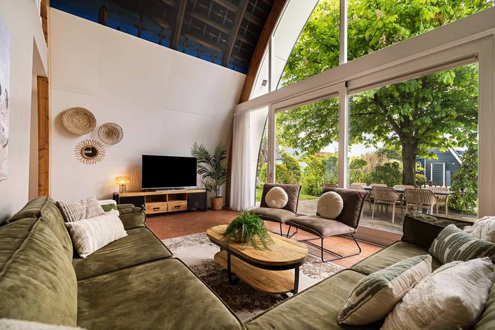 Ferienhaus für 8 Personen, mit Balkon/Terrasse und Terrasse sowie Whirlpool und Garten in Groote Keeten