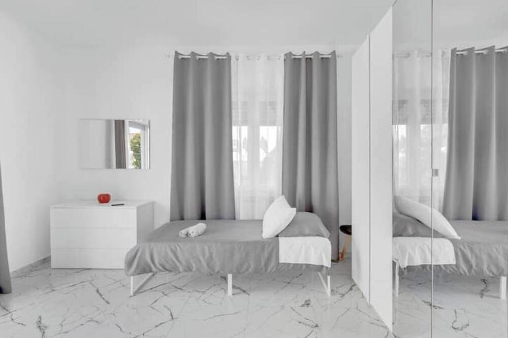 Elegant Suite with Balcony, Lake View, Wi-Fi and Free Parking in Arona (Lago Maggiore), Municipio de Arona