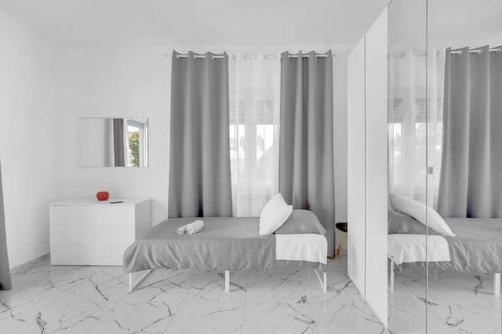 Elmi 2 Elegant Suite with Balcony, Wi-Fi, and Free Parking in Arona (Lago Maggiore), Arona Gemeinde