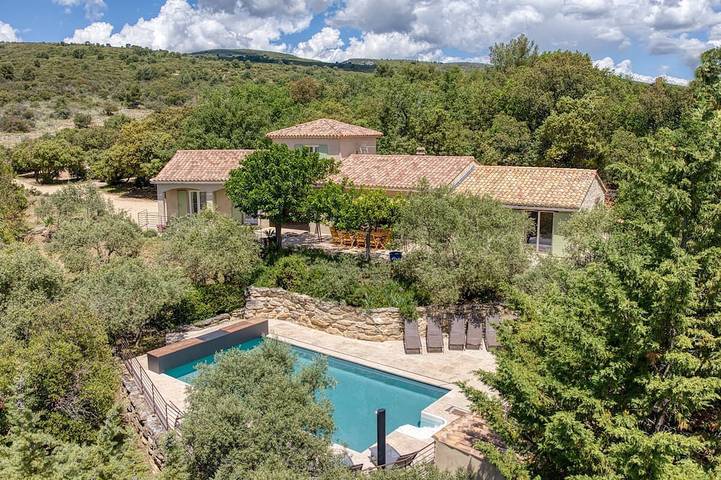 Location de vacances pour 13 personnes à Lioux