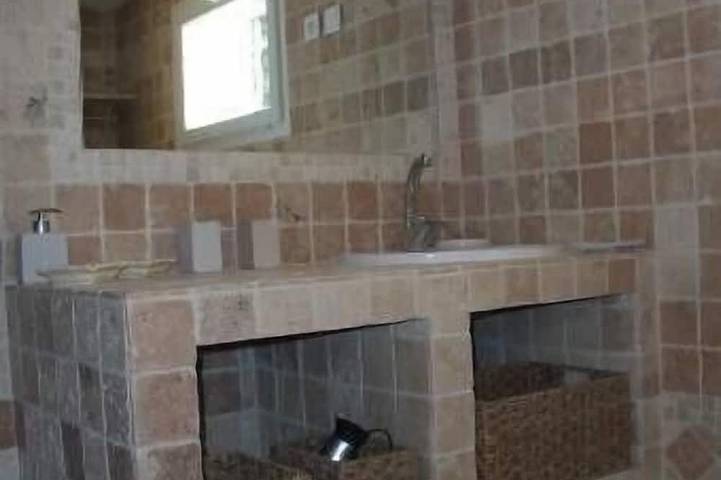 Gîte pour 2 personnes, avec piscine ainsi que terrasse et jardin à Eygalières - 3