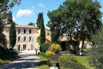Gîte pour 6 personnes, avec terrasse et jardin à Reillanne