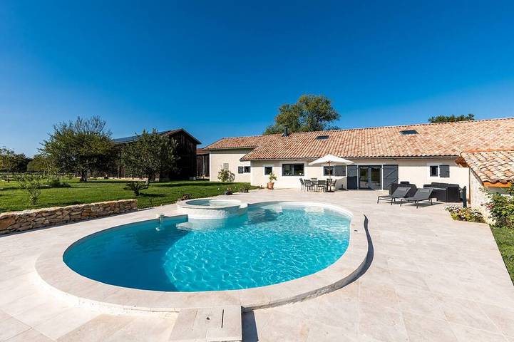 Maison de vacances pour 9 personnes, avec jardin ainsi que piscine et jacuzzi, animaux acceptés à Bazas