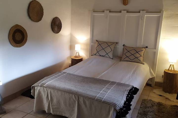 Location de vacances pour 8 personnes, avec terrasse ainsi que jacuzzi et jardin à Meyrals - 4