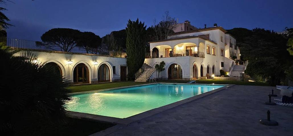 Casa rural para 26 personas, con Balcón y Terraza además de Jardín y Piscina en Sant Feliu de Guíxols - 2