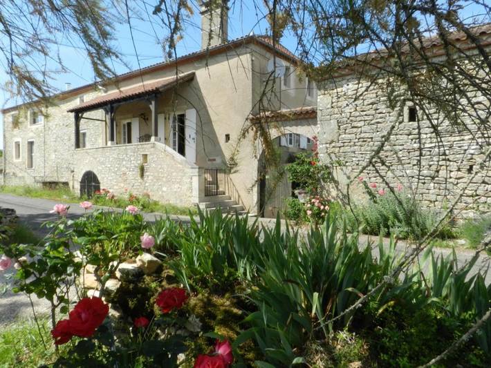 Location de vacances pour 10 personnes, avec jardin ainsi que piscine et terrasse, animaux acceptés à Saint-Vincent-Rive-d'Olt - 2