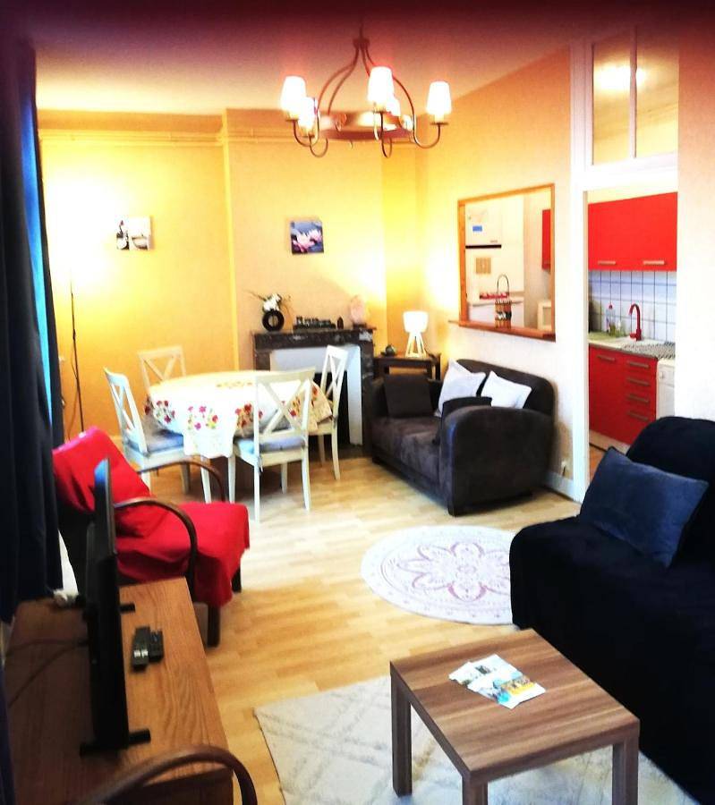 Appartement entier, One-Bedroom Apartment in Bourbon-l'Archambault, Allier