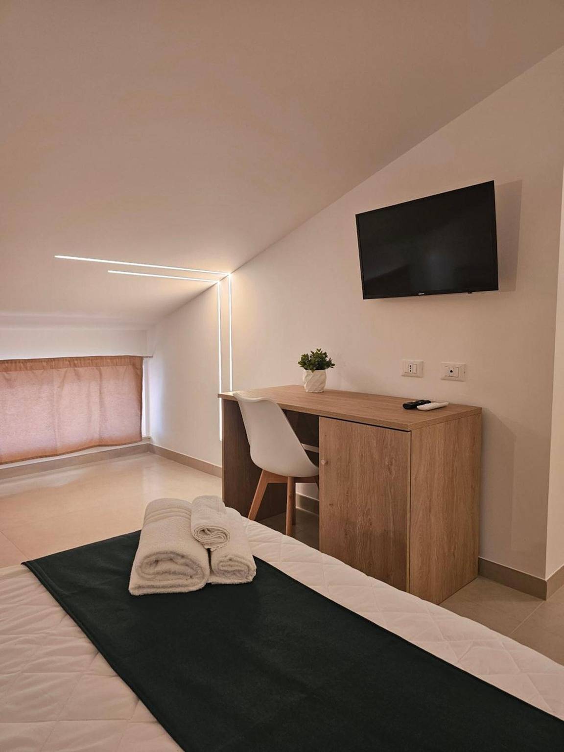 Chambre Queen avec Jacuzzi et Terrasse Privée – Aura Beb in Pachino, Province de Syracuse