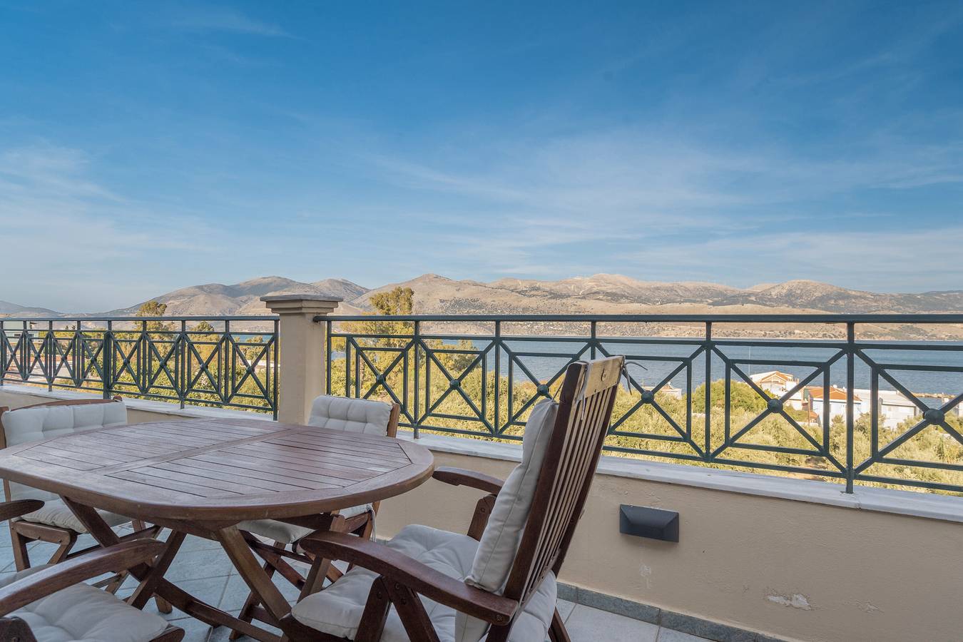 Apartamento entero, Apartamento 'Emelia' con vistas al mar, Wi-Fi y aire acondicionado in Lixouri, Cefalonia
