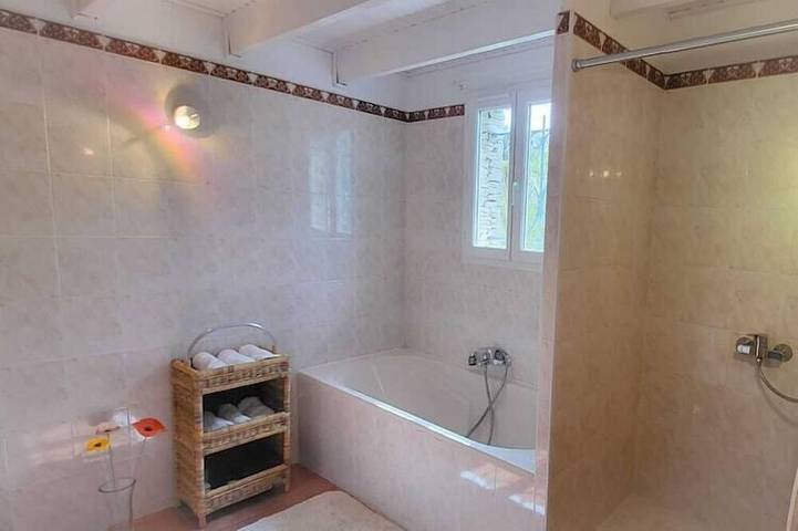 Location de vacances pour 8 personnes, avec jardin ainsi que piscine et terrasse, animaux acceptés à Villes-sur-Auzon - 4