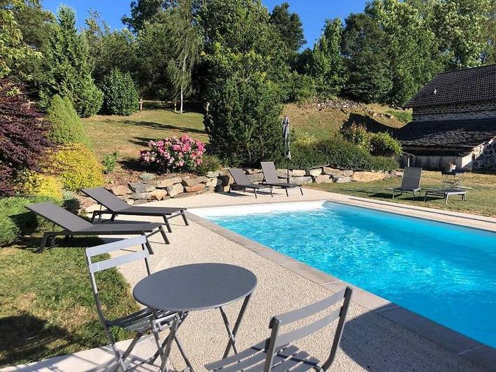 Location de vacances pour 4 personnes, avec jardin ainsi que piscine et vue à Rosières - 3