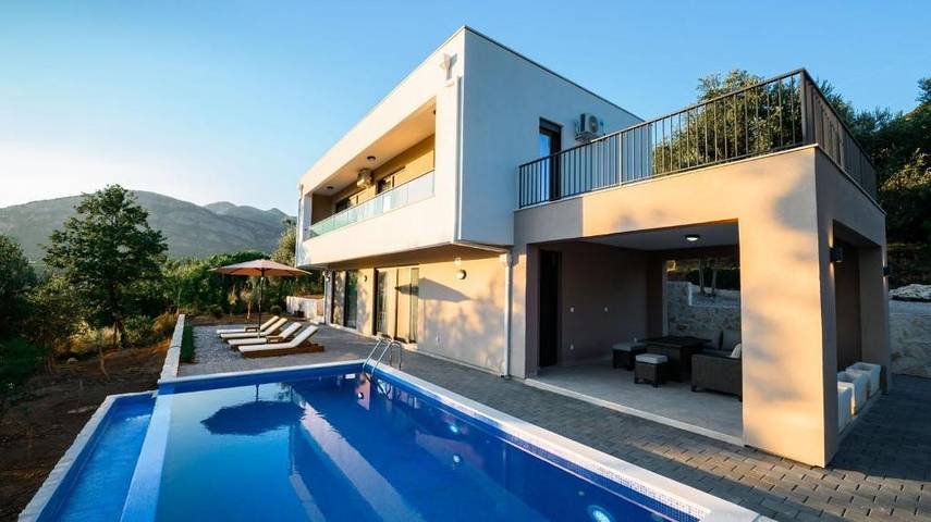 Villa für 8 Personen, mit Pool und Garten in Montenegro - 4