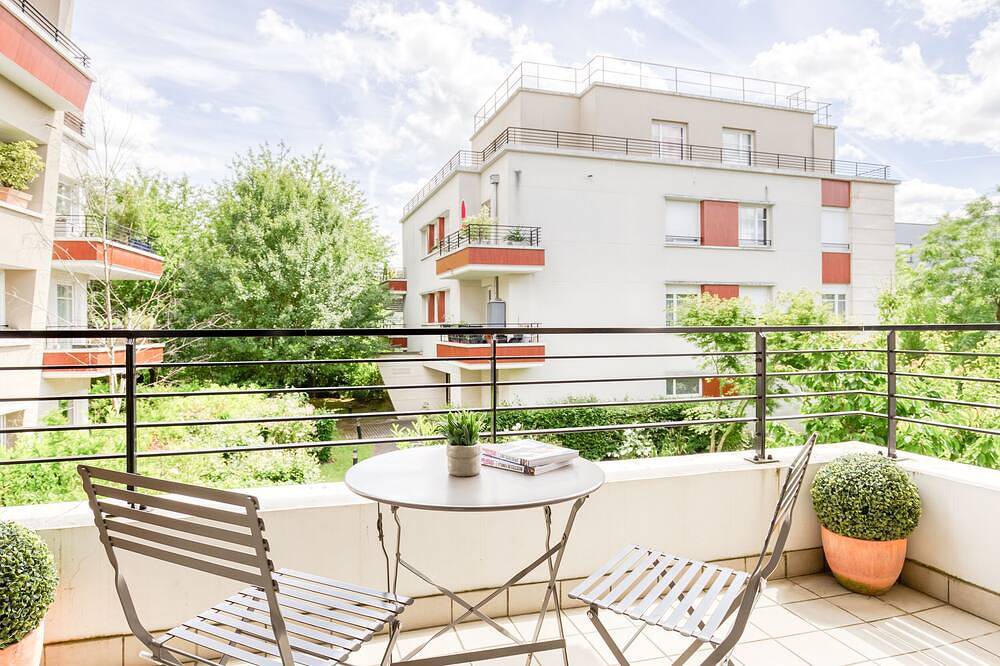 Entire apartment, Cosy Appt with Terrace 5 min. Disneyland in Montévrain, Seine-et-Marne