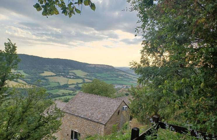 Gîte pour 12 personnes, avec terrasse et vue à Grèzes