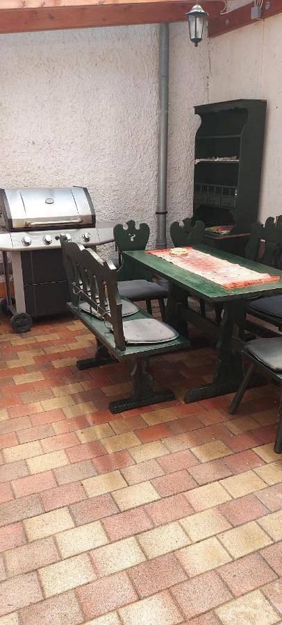 Gîte pour 6 personnes, avec jardin à Eger