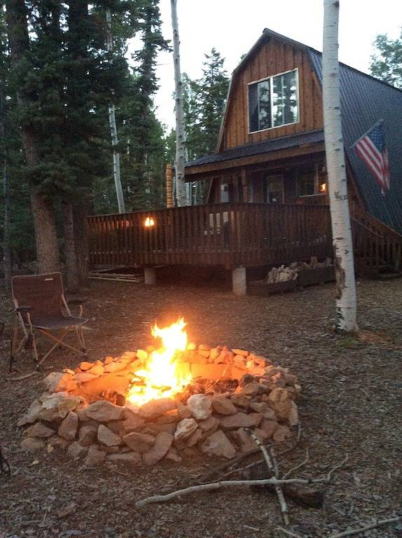 Gemütliche und rustikale Hütte in Duck Creek Village in Duck Creek Village, Dixie National Forest