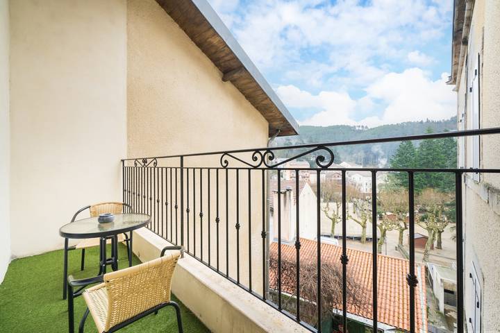 Gîte pour 4 personnes, avec balcon, animaux acceptés à Vals-les-Bains - 2