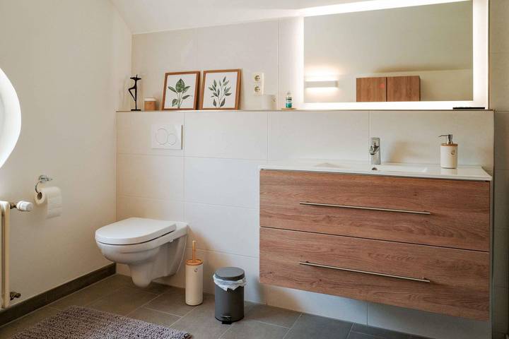 Ganze Wohnung, Gemütliche Dachgeschosswohnung in denkmalgeschützter Villa mit Seeblick in Schwerin, Schweriner See