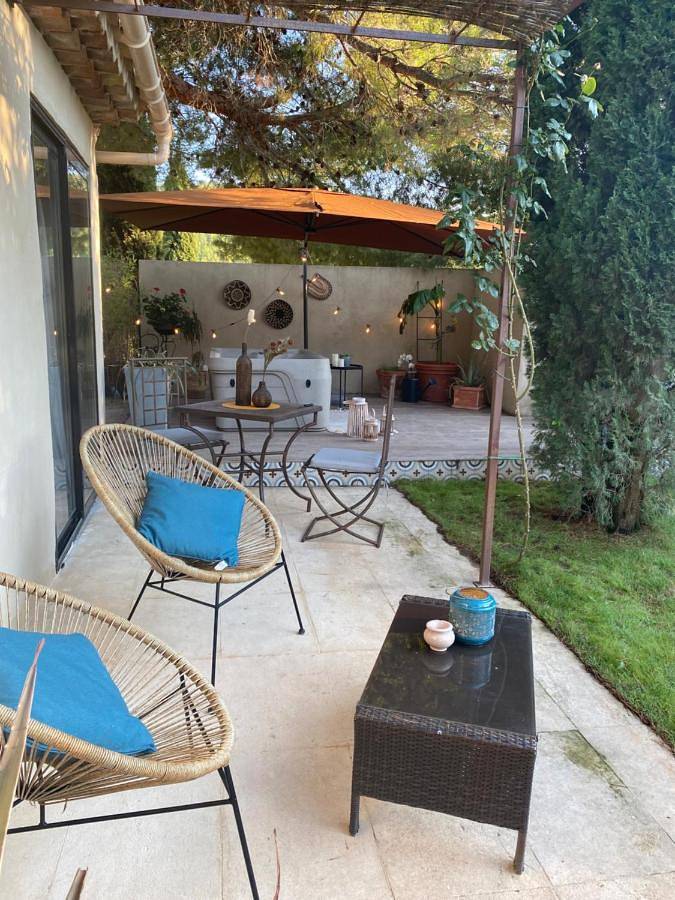 Chambre d’hôte pour 2 personnes, avec vue et piscine ainsi que sauna et jardin à La Cadière-d'Azur - 2