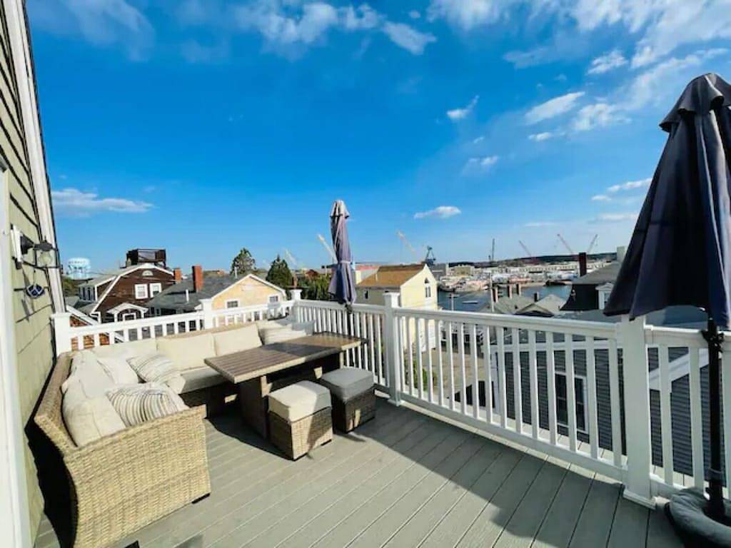 Harbor Vista House⚓️ 3rd Flr deck,Walk to Portsmouth in Kittery, York County