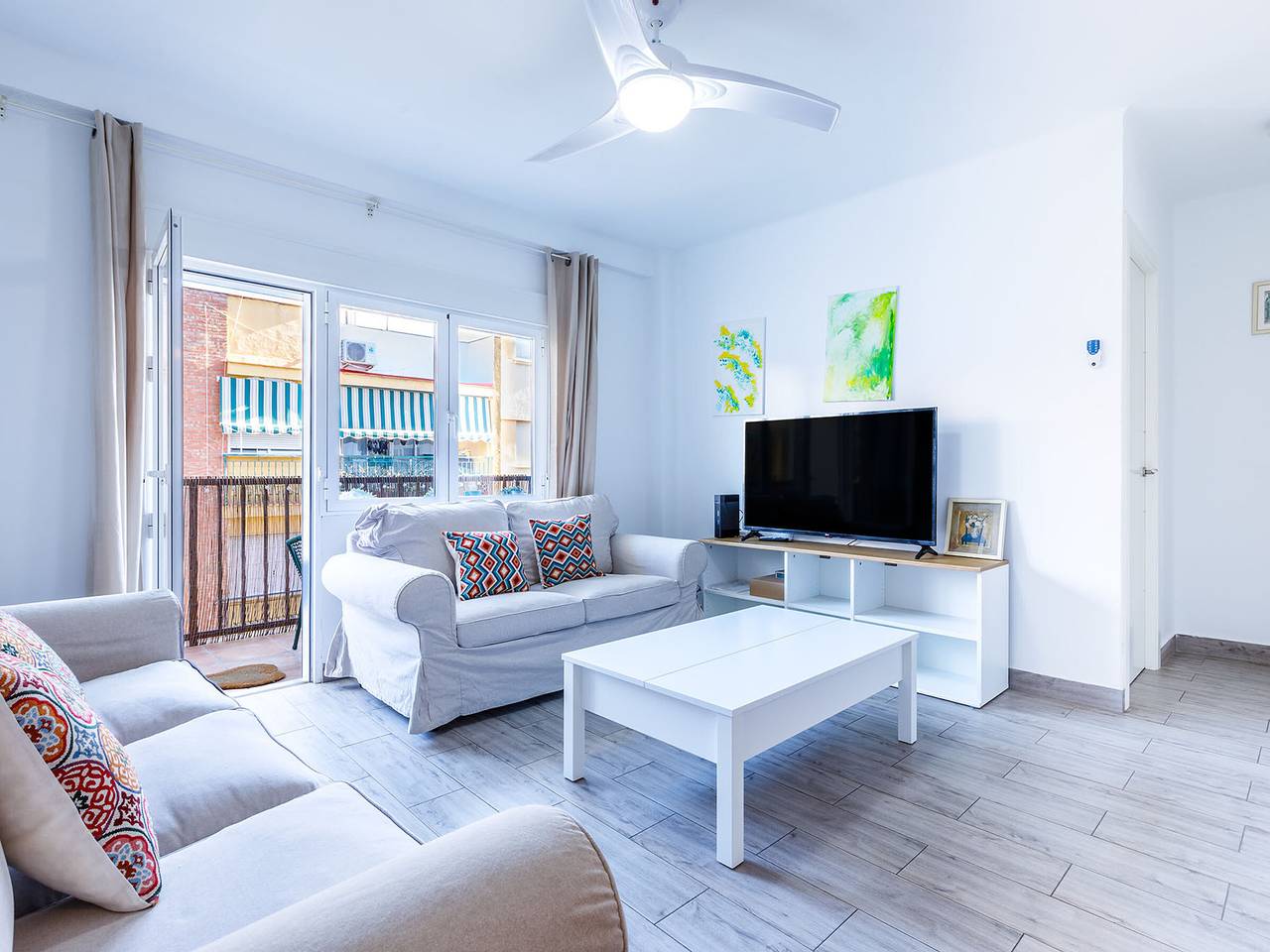 Apartamento entero, Moderno apartamento de 3 dormitorios en Torre del Mar con Wi-Fi in Playa de Torre del Mar, Torre del Mar