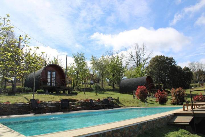 Parc de vacances pour 3 personnes, avec piscine et terrasse ainsi que vue et jardin au Portugal