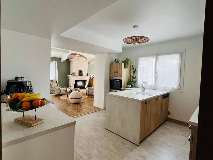 Location de vacances pour 8 personnes, avec piscine ainsi que jardin et vue à Magné - 2