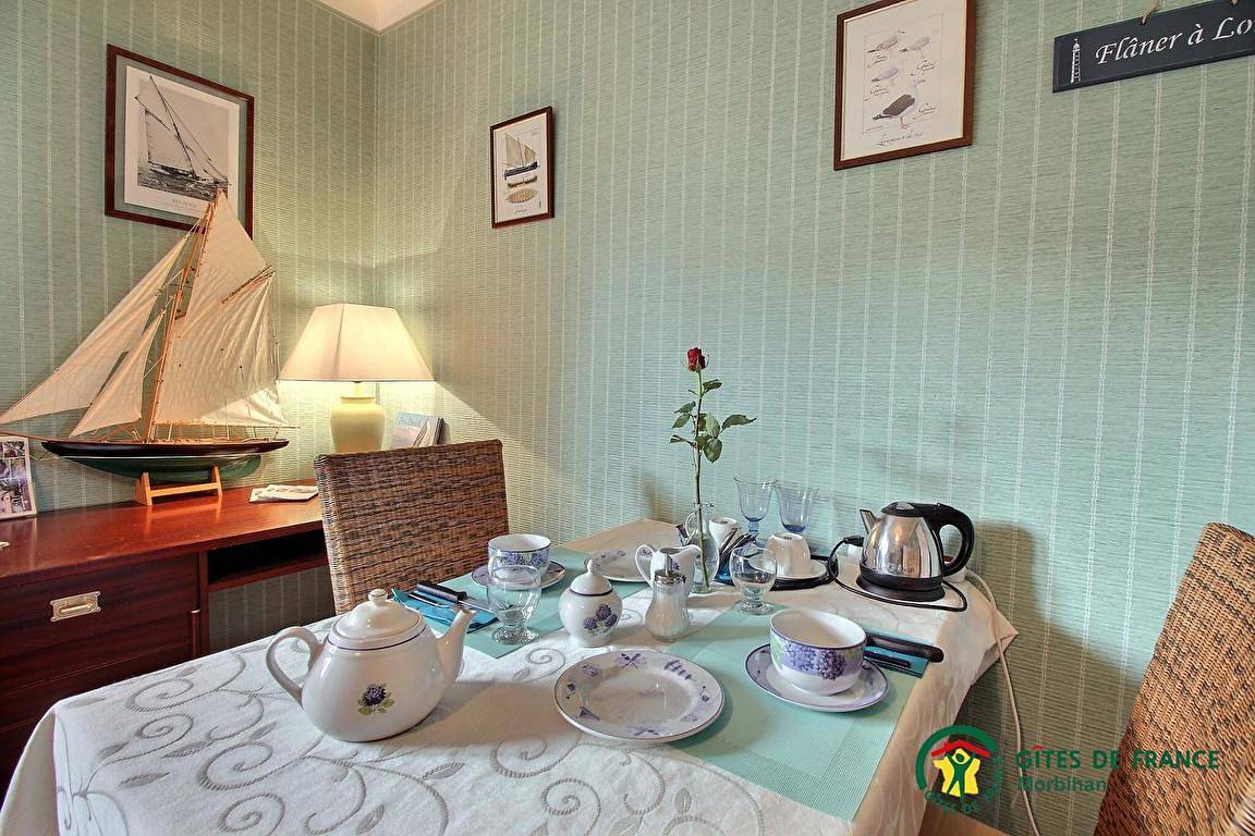 Chambres d'hôtes "La Masana" et table d'hôtes - Suite Familiale Chambre Cie des Indes in Lorient, Côte des Mégalithes