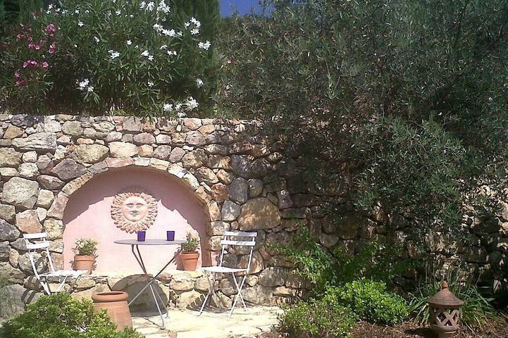 Gîte pour 3 personnes, avec terrasse et jardin à Seillans - 4