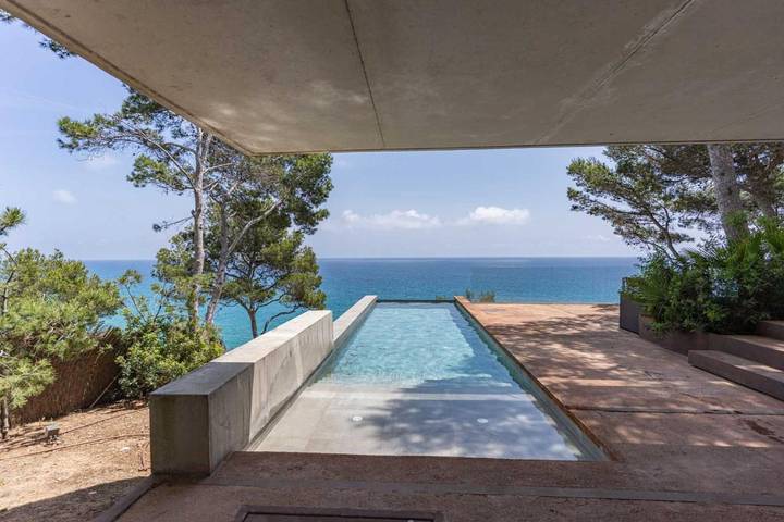 Apartamento de vacaciones para 2 personas, con jardín además de piscina y vistas en Cataluña