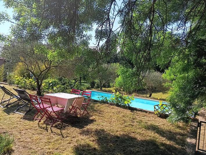 Appartement de vacances pour 4 personnes, avec Terrasse et Jardin ainsi que Piscine et Vue