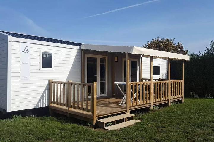 Camping pour 6 personnes, avec terrasse ainsi que sauna et piscine