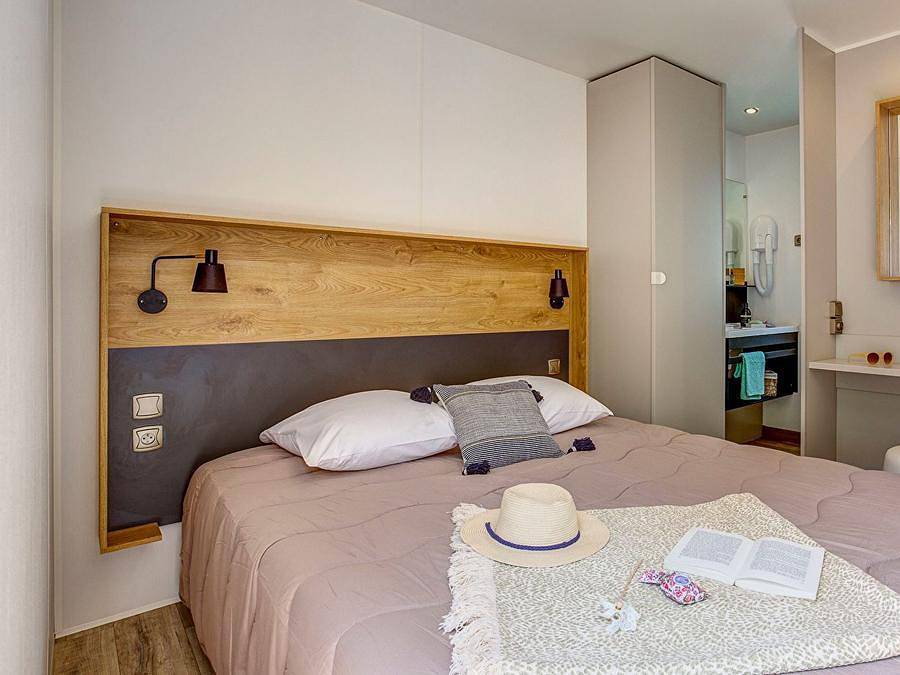Camping Sandaya - Les Péneyrals - Mobilhome 4 personnes - Cottage Privilège Plus Tv Lv Clim - 2 Ch / 2 Sdb - 4 pers in Saint-Crépin-et-Carlucet, Périgord Noir