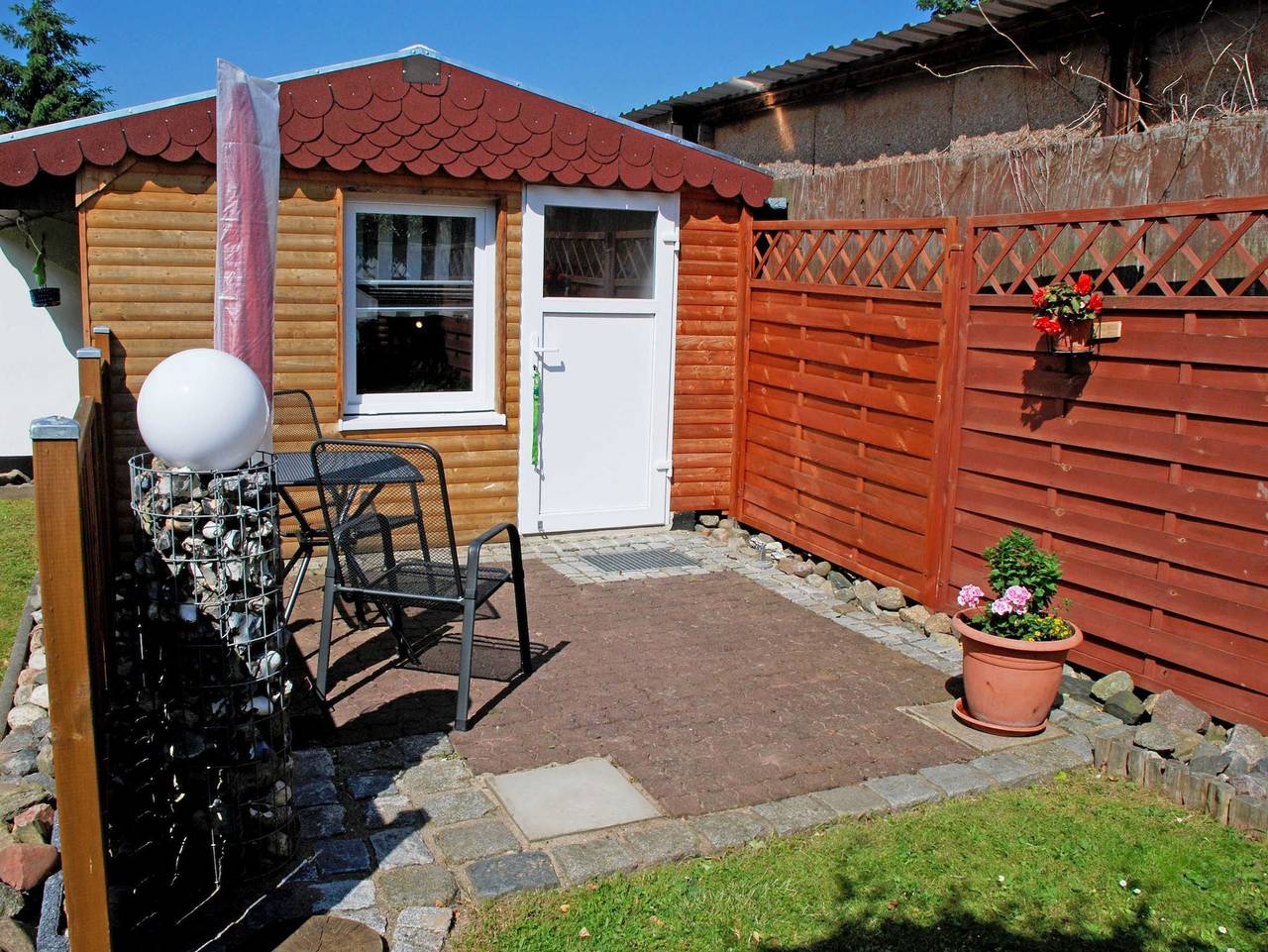 Ganze Ferienwohnung, Ruhiges gelegenes Ferienhaus mit Terrasse am Sund in Altefähr, Stralsund Umland