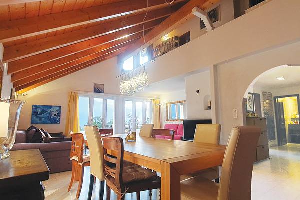 Ganze Ferienwohnung, Heidi Holiday - Grand Maisonette-Attica - 5.5-Zimmerwohnung in Jenins, Bündner Herrschaft