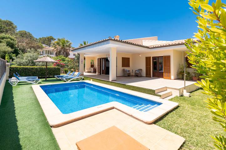 Villa voor 6 personen, met terras en tuin in Port de Pollença