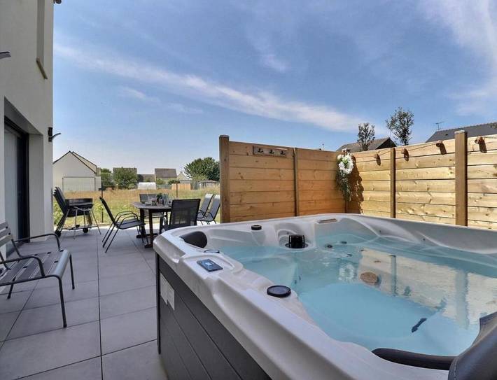 Location de vacances pour 12 personnes, avec jardin et jacuzzi dans Saint-Aubin-du-Cormier - 2