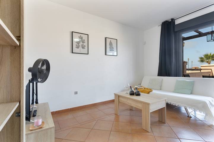 Entire apartment, Vacation 'Punta Calma' with Sea View, Shared Pool and Wi-Fi in La Oliva, Fuerteventura