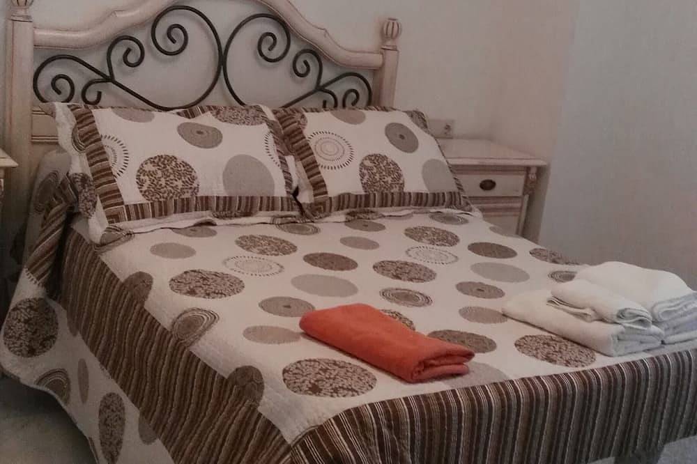 Entire apartment, Carihuela Playa Los Nidos 1 in Playa El Bajondillo, Torremolinos