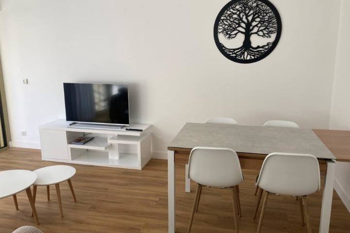 Gîte pour 4 personnes, avec balcon, adapté aux familles dans Cannes La Bocca - 2