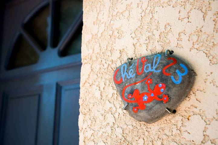 Cottage pour 3 personnes, avec jardin ainsi que terrasse et piscine à Seillons-Source-d'Argens