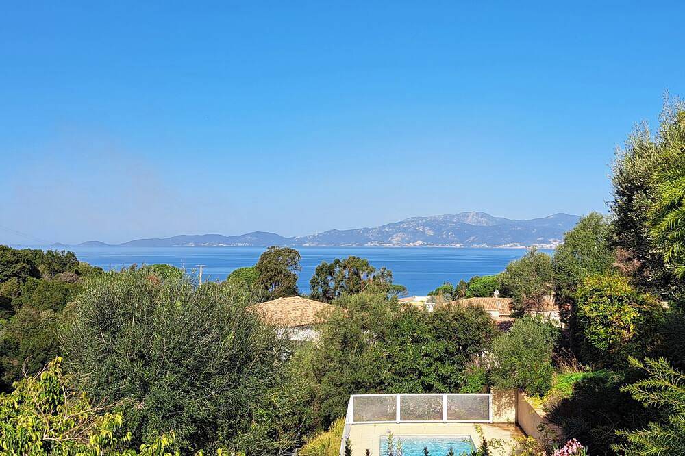 Belle maison d'architecte 5 chambres , vue mer avec  piscine in Portigliolo, Coti-Chiavari