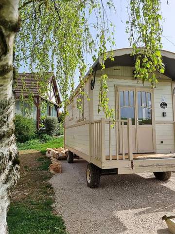 Tente pour 2 personnes, avec jardin et vue, animaux acceptés dans Yonne