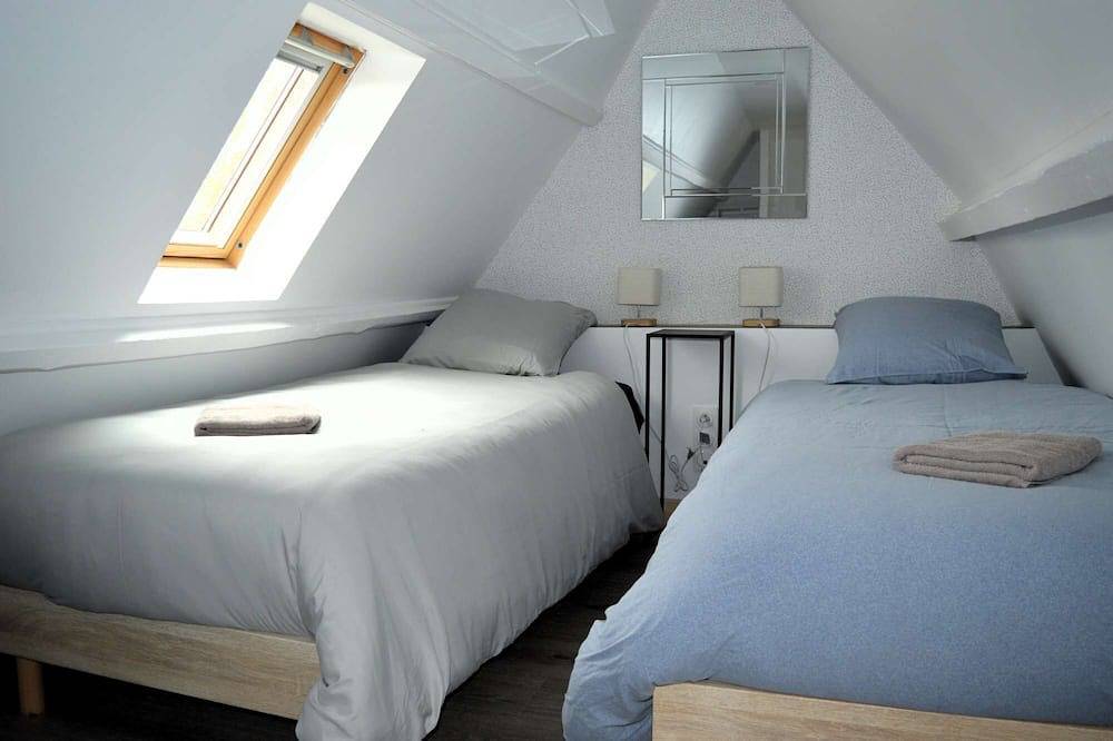 Petite Vague - Maison Atypique Avec Terrasse in Saint-Aubin-sur-Mer (Calvados), Caen region