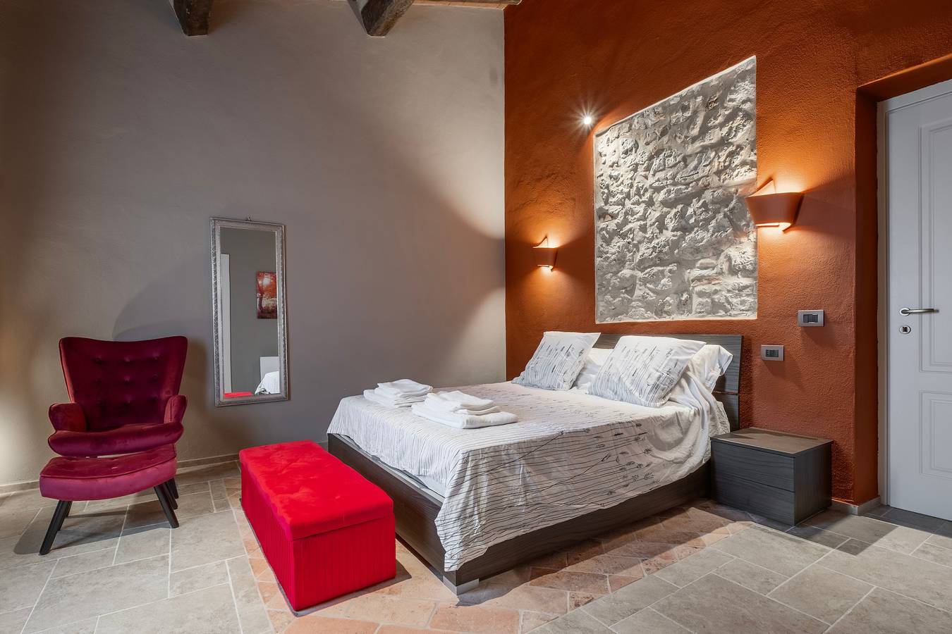 Appartamento intero, Appartamento 'Il Rifugio Illuminato - Brunello' con giardino in comune, Wi-Fi e aria condizionata in Semproniano, Provincia di Grosseto
