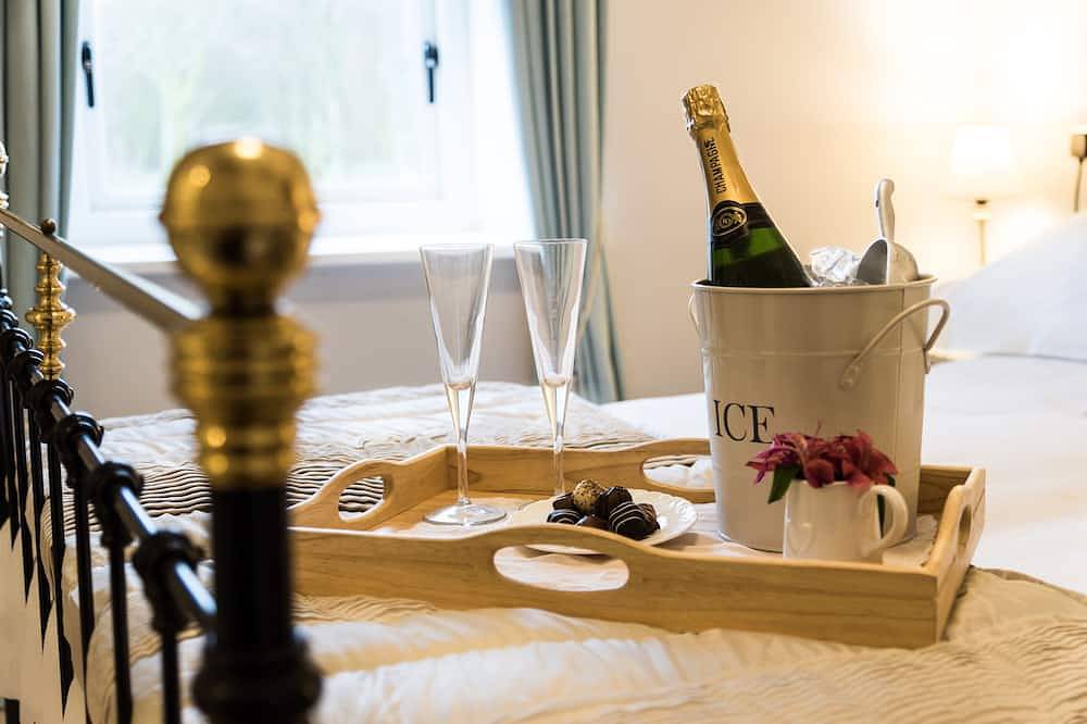 Luxury holiday cottage near to historic Beverley, Wolds & Yorkshire coast in Brandesburton, East Riding of Yorkshire